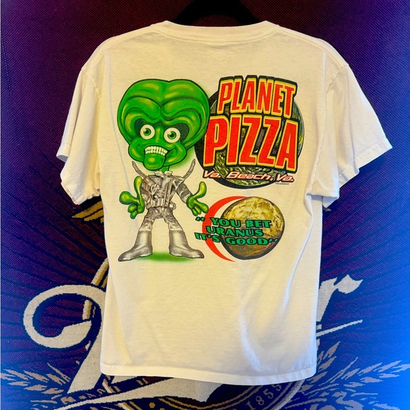 Delta Other - **VINTAGE** Delta Planet Pizza T-Shirt. Size Medium. Bright red and green.